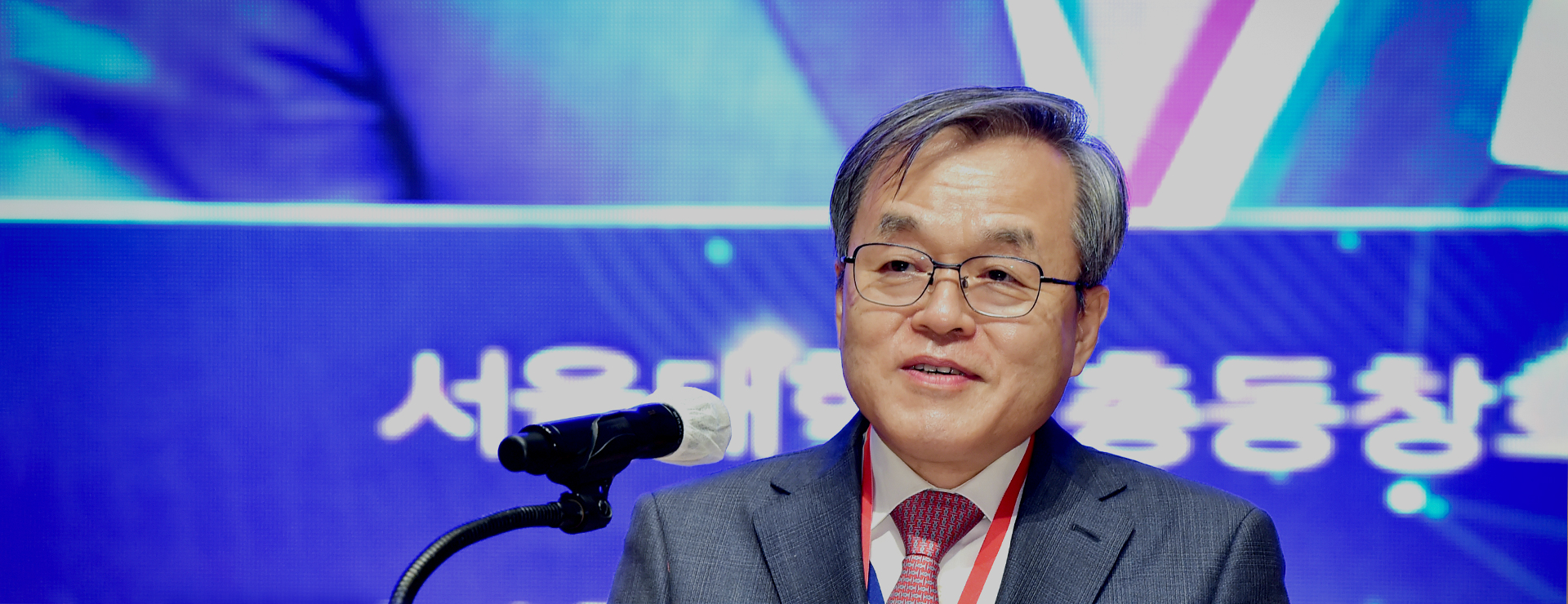 Seo Jungsun, chairman of Macrogen, won the Seoul National University Gwanak Grand Prize.